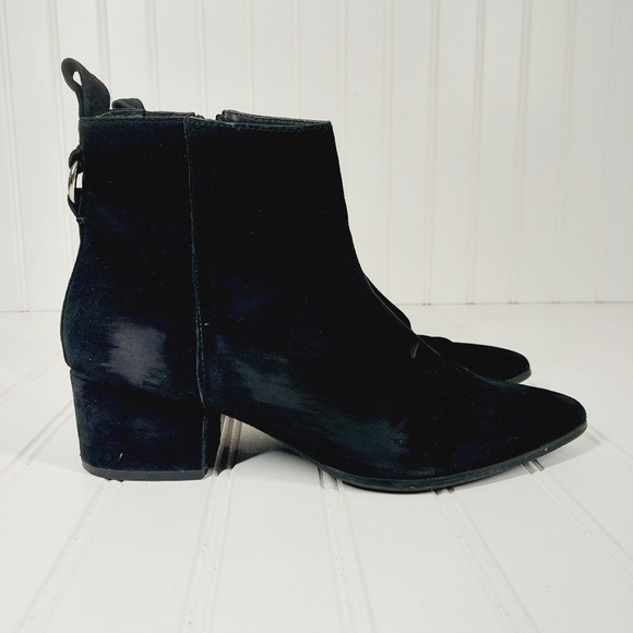 Steve Madden Clover Leather Closed Toe Black Suede Block Heel Ankle Boots A900 - Picture 5 of 11